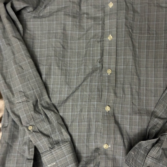 Eddie Bauer Men's Charcoal Plaid Button Down Shirt - Picture 4 of 5